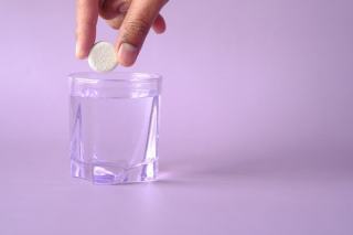 Eaux gazeuses les moins salées : comparatif