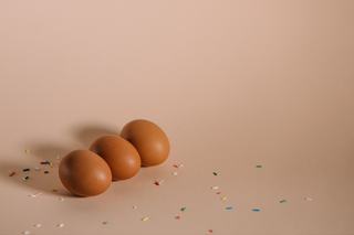 Oeuf qui flotte : est-ce qu'il est encore bon ?